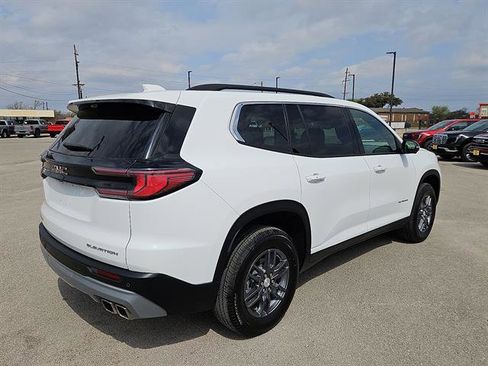 Certified 2026 GMC Acadia Elevation FWD image 5