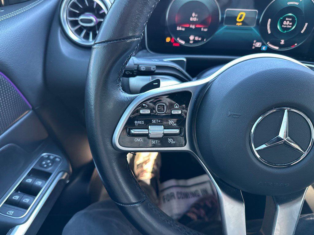 Used 2021 Mercedes-Benz GLB 250 4MATIC w/ Premium Package image 29