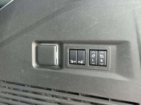 Used 2023 Chevrolet Tahoe Premier AWD/4WD image 15