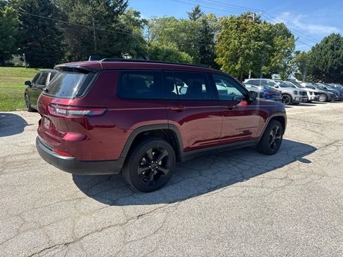 Used 2024 Jeep Grand Cherokee L Limited w/ Black Appearance Package AWD/4WD image 5