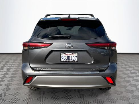 Used 2023 Toyota Highlander Platinum image 6