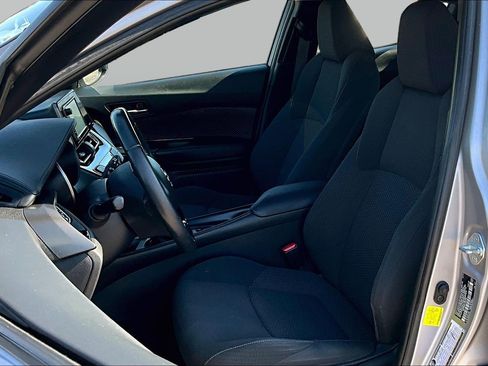 Used 2018 Toyota C-HR XLE FWD image 23