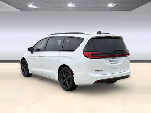 New 2026 Chrysler Pacifica Select w/ S Appearance Package FWD image 3