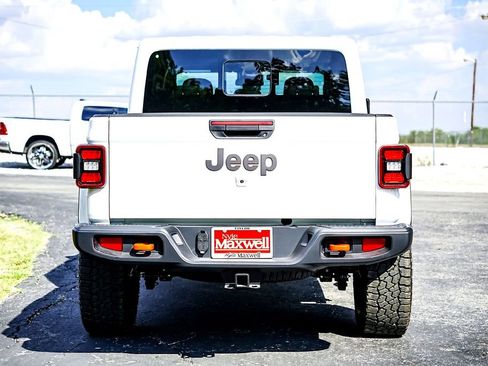 New 2025 Jeep Gladiator Mojave w/ Convenience Group image 8