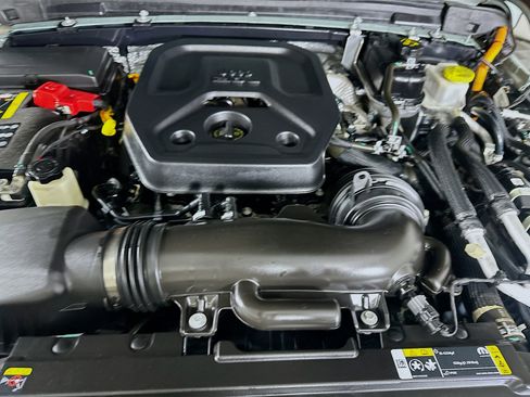 Used 2024 Jeep Wrangler Unlimited AWD/4WD image 30