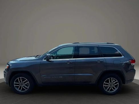 Used 2020 Jeep Grand Cherokee Laredo w/ 18" Wheel & 8.4" Radio Group RWD image 2