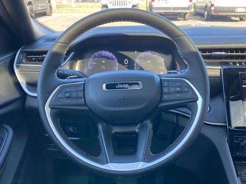 New 2025 Jeep Grand Cherokee Altitude image 24