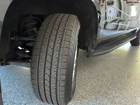 Used 2020 Chevrolet Suburban LT image 25