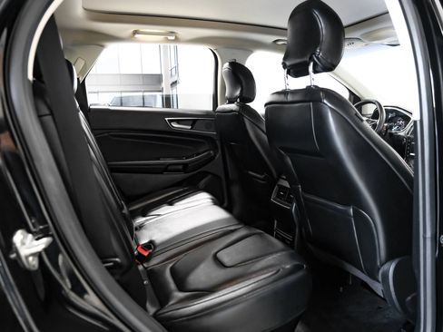 Used 2019 Ford Edge Titanium image 41