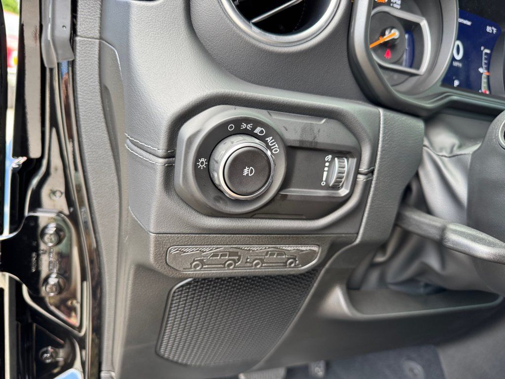 New 2025 Jeep Wrangler Unlimited Sahara AWD/4WD image 18