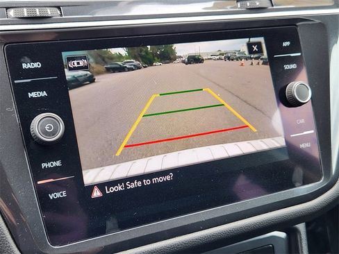 Used 2022 Volkswagen Tiguan SE image 21