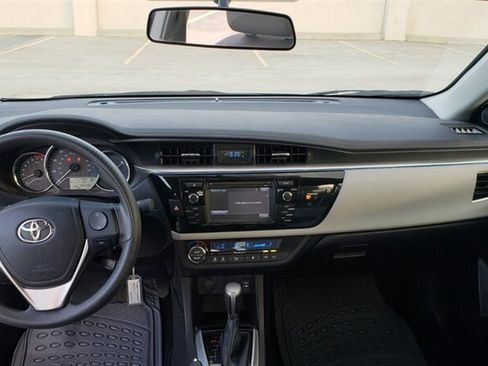 Used 2016 Toyota Corolla LE FWD image 9