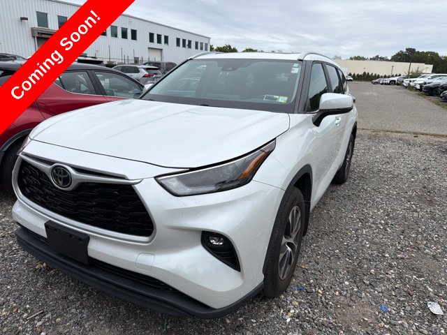 Used 2023 Toyota Highlander XLE AWD/4WD image 2