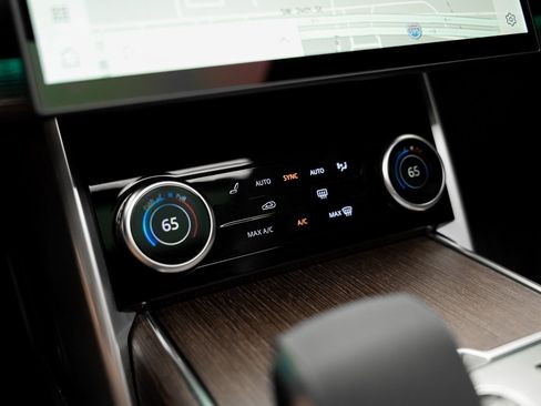 Used 2023 Land Rover Range Rover SE image 49