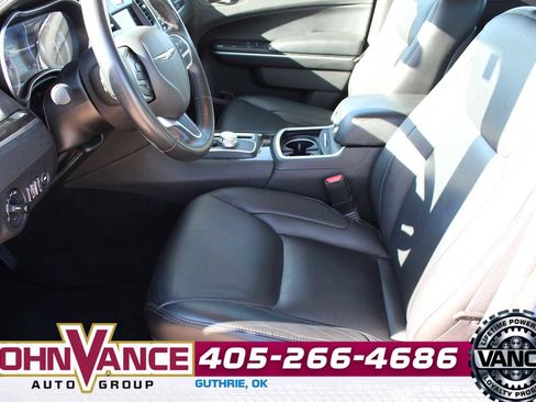 Used 2021 Chrysler 300 Touring L image 24