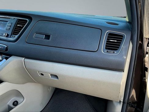 Used 2017 Kia Sedona LX FWD image 22