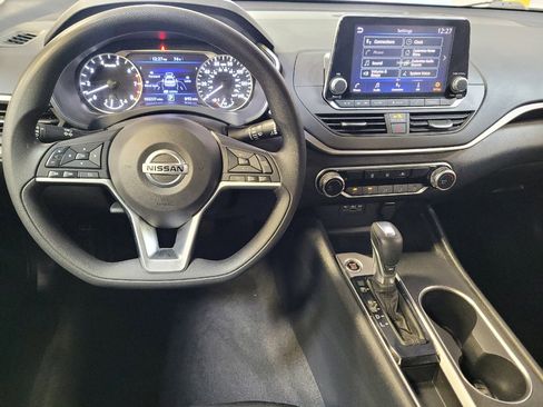 Used 2022 Nissan Altima 2.5 SV FWD image 22