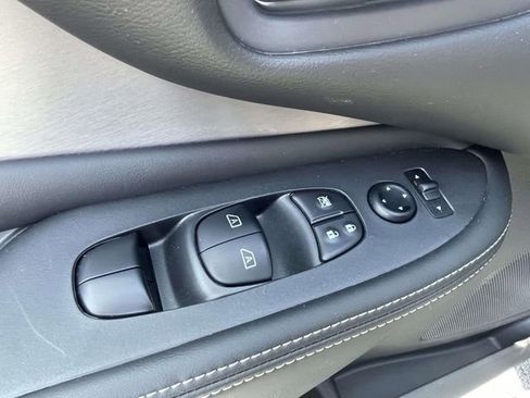 Used 2024 Nissan Murano SV w/ SV Midnight Edition Package FWD image 18