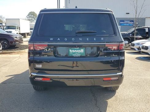 Used 2025 Jeep Wagoneer 4WD w/ Convenience Group I image 5