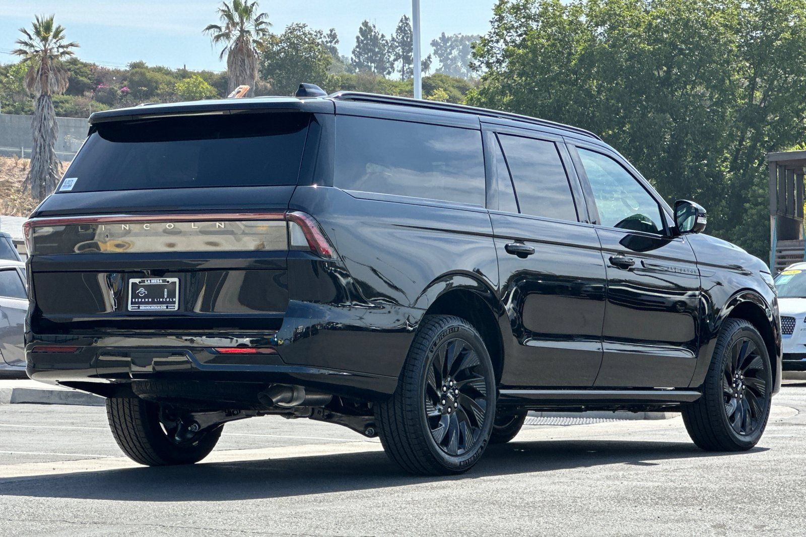 New 2027 Lincoln Navigator L Reserve w/ Jet Appearance Package AWD/4WD image 3