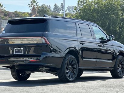New 2027 Lincoln Navigator L Reserve w/ Jet Appearance Package