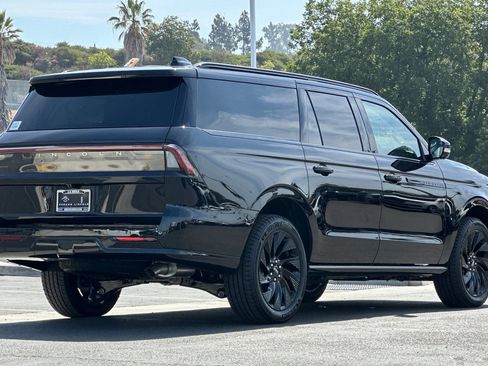 New 2027 Lincoln Navigator L Reserve w/ Jet Appearance Package AWD/4WD image 3