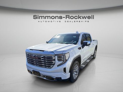 Used 2024 GMC Sierra 1500 Denali w/ Technology Package AWD/4WD image 8