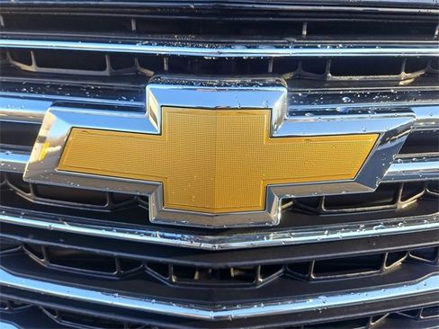 Used 2023 Chevrolet Traverse LT image 30