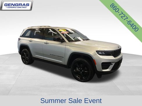 Used 2024 Jeep Grand Cherokee Altitude AWD/4WD image 9