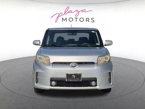 Used 2012 Scion xB FWD image 2