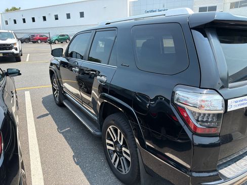 Used 2017 Toyota 4Runner Limited AWD/4WD image 4