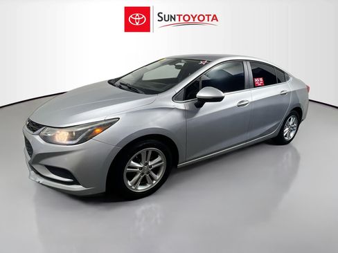 Used 2017 Chevrolet Cruze LT image 9