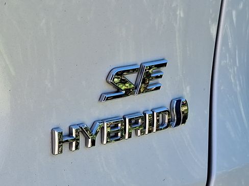Used 2022 Toyota RAV4 SE w/ Convenience Package AWD/4WD image 32
