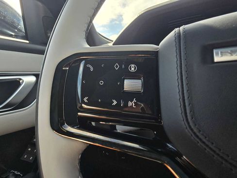 New 2026 Land Rover Range Rover Velar Dynamic SE image 32