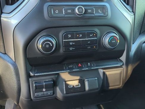 Used 2022 Chevrolet Silverado 2500 Custom w/ Custom Convenience Package image 8