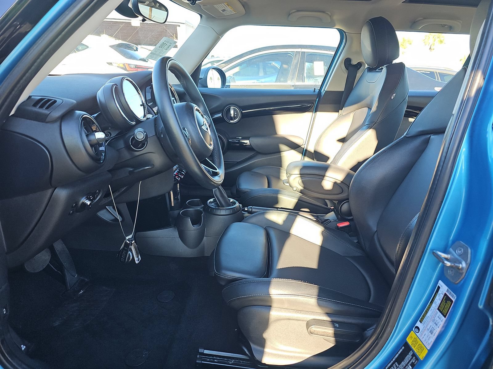 Used 2016 MINI Cooper 4-Door Hardtop FWD image 5