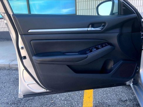 Used 2023 Nissan Altima 2.5 SV image 24