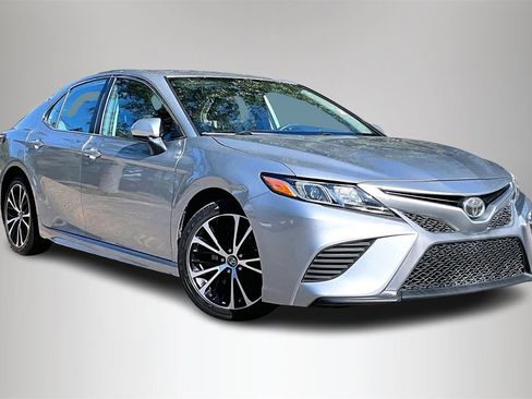 Used 2019 Toyota Camry SE image 2
