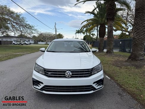 Used 2017 Volkswagen Passat 1.8T R-Line image 3
