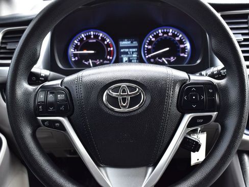 Used 2016 Toyota Highlander LE image 30
