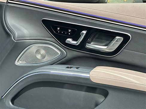 Used 2023 Mercedes-Benz EQS 580 4MATIC Sedan w/ Exclusive Trim Package image 17