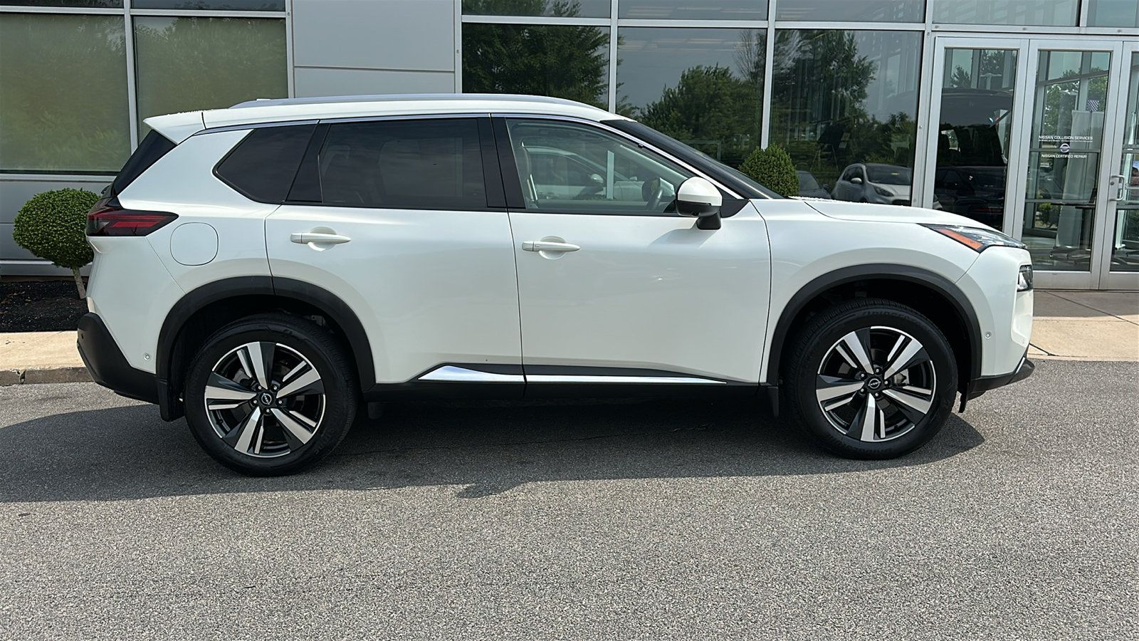Certified 2023 Nissan Rogue SL w/ SL Premium Package AWD/4WD image 27