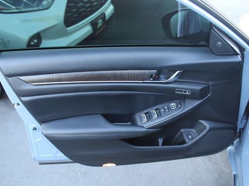 Used 2021 Honda Accord Touring image 17
