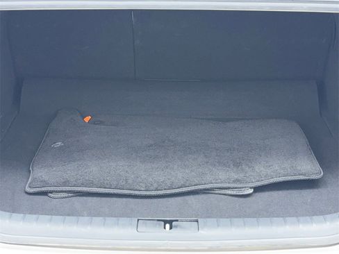 Used 2025 Genesis G70 2.5T image 12