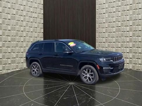 Certified 2023 Jeep Grand Cherokee Limited w/ Luxury Tech Group II AWD/4WD image 2