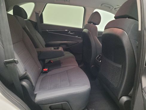 Used 2018 Kia Sorento FWD image 19