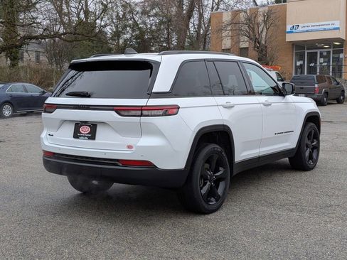 Certified 2023 Jeep Grand Cherokee Altitude AWD/4WD image 3