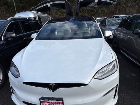 Used 2022 Tesla Model X Plaid image 2
