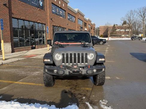 Used 2019 Jeep Wrangler Sport image 3
