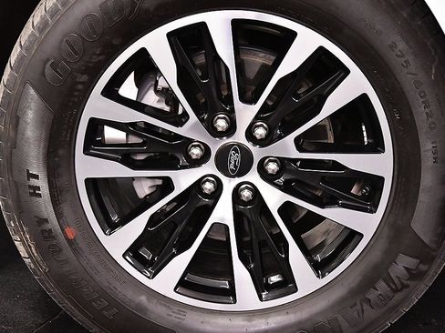 Used 2025 Ford Expedition Max Platinum image 9